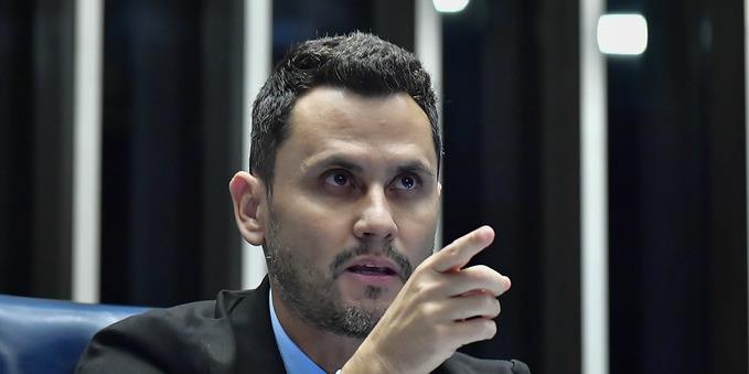 Cleitinho critica retomada do julgamento sobre redes sociais pelo STF