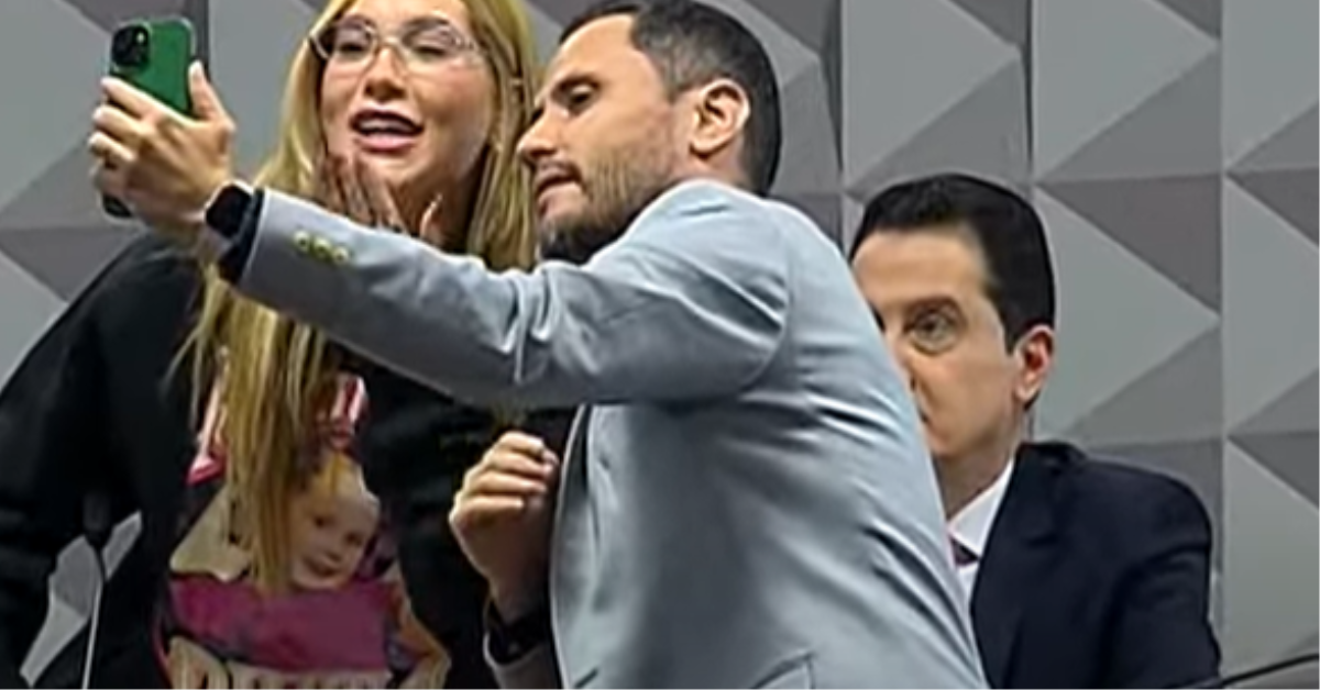 Cleitinho tira foto com Virgínia em CPI: “Tomei seu pré-treino hoje”