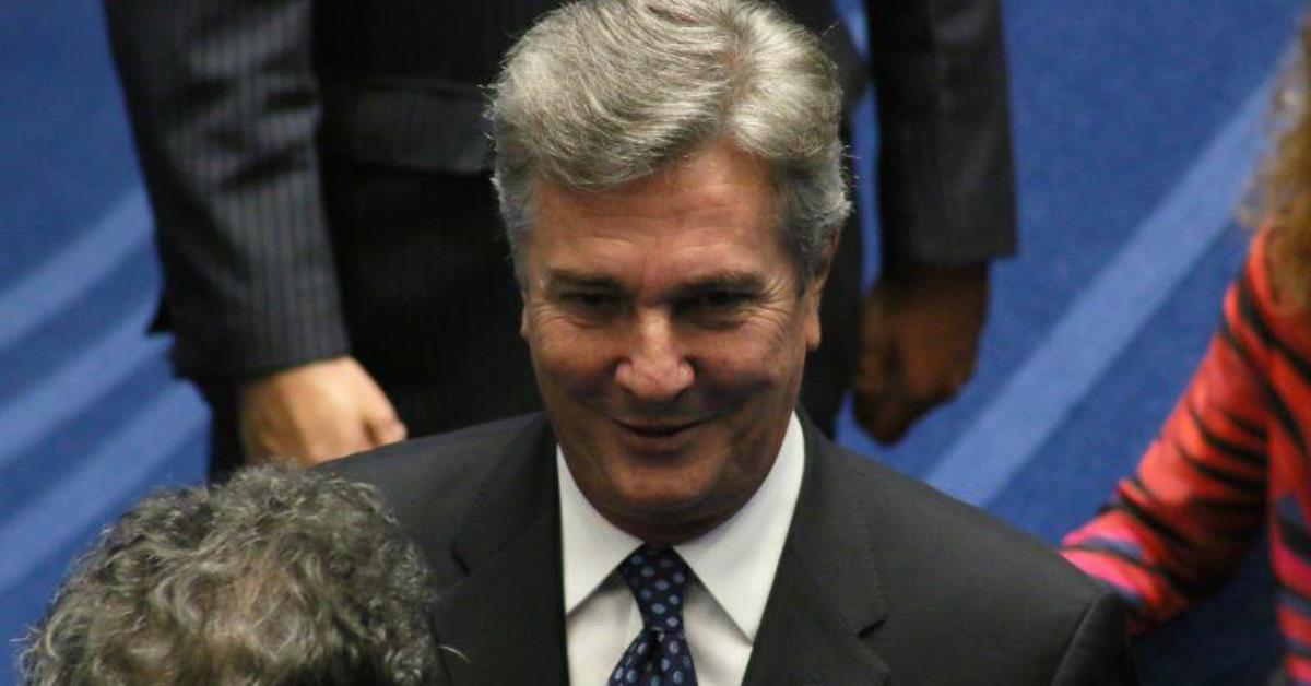 Collor deixa presídio em Maceió e vai cumprir prisão domiciliar