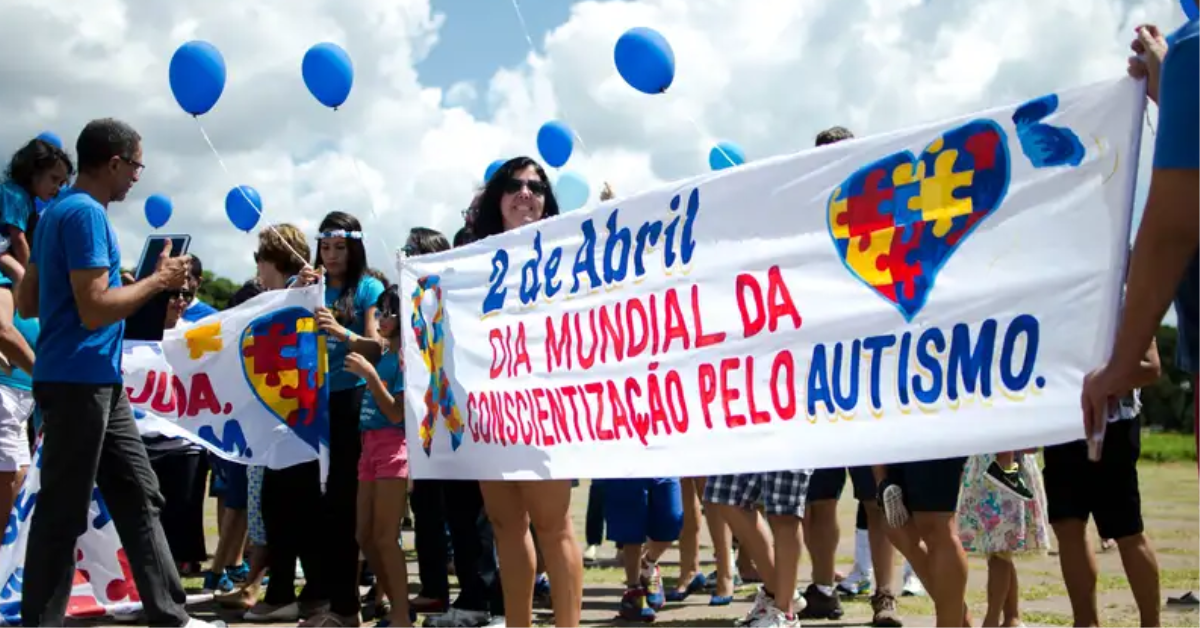 Comissão aprova projeto que reduz jornada para cuidador de TEA e Down