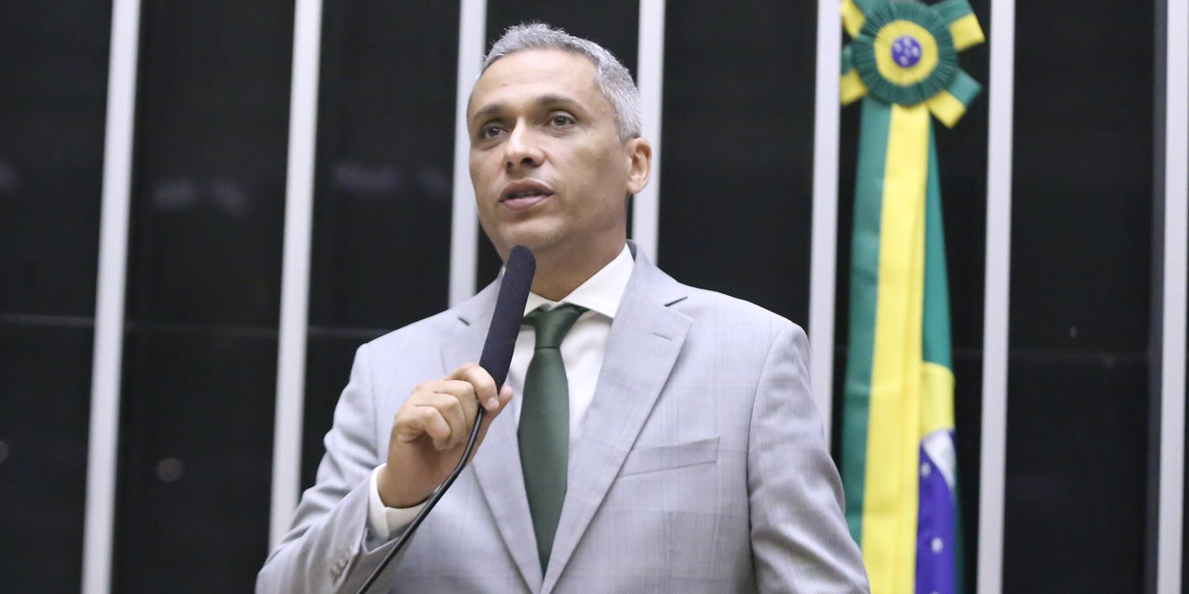 Comissão aprova que bloqueio de perfil de parlamentar passe pelo Legislativo