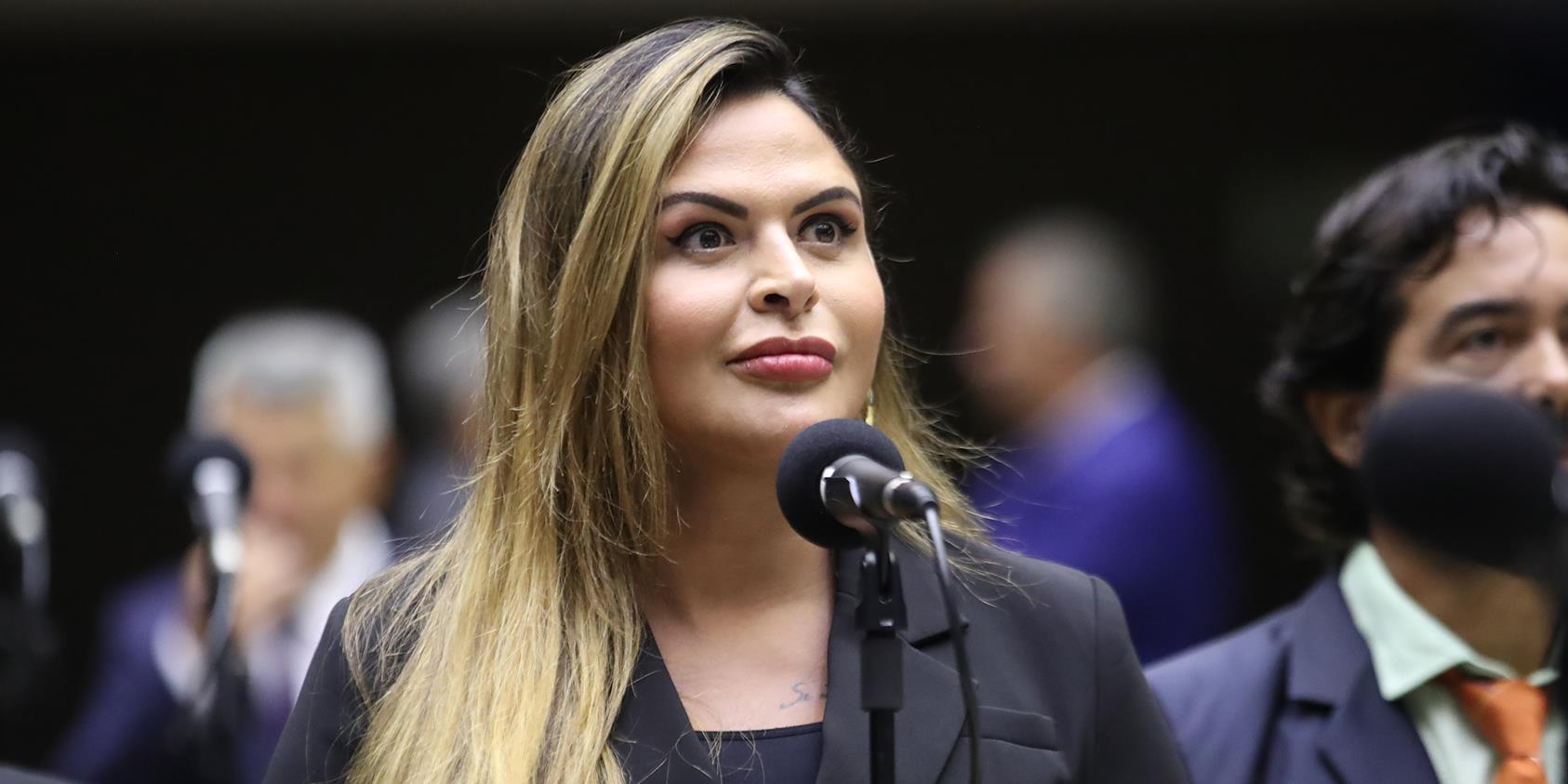 Comissão aprova suspensão de CNH e linha telefônica por pichação