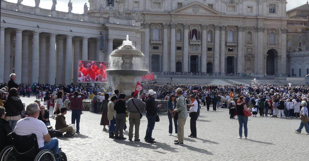 Conclave: segundo dia começa sem definição de novo papa