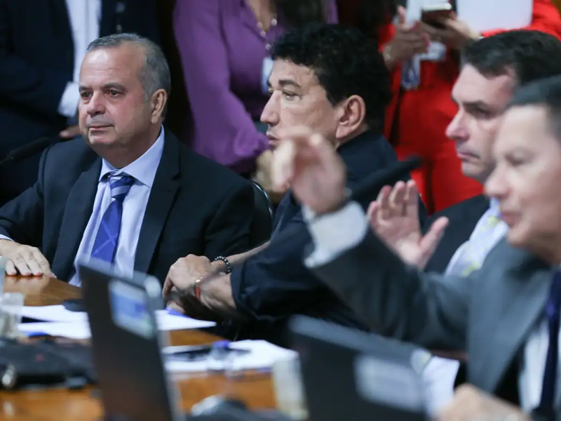 Rogério Marinho, à esquerda, que lidera a oposição no Senado, é autor de um dos projetos de decreto legislativo que derrubam medida do governo em relação ao IOF.