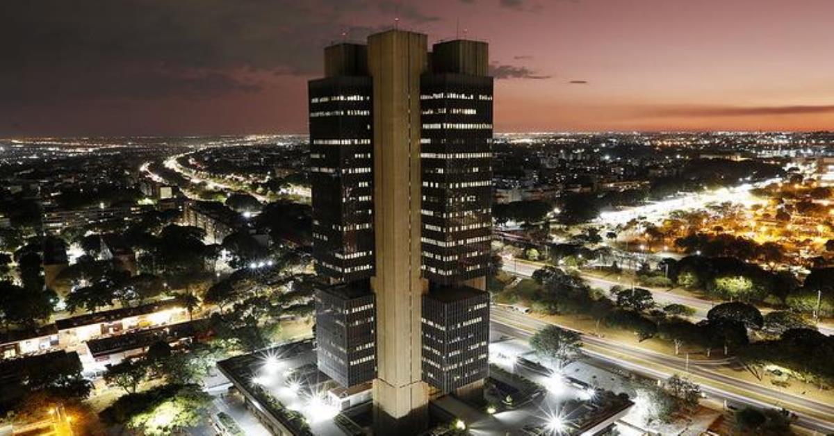 Copom prevê juros altos por mais tempo e inflação acima da meta