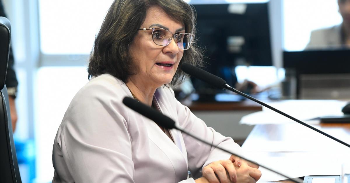 Damares diz que advogado de Virgínia errou em deixá-la tão à vontade