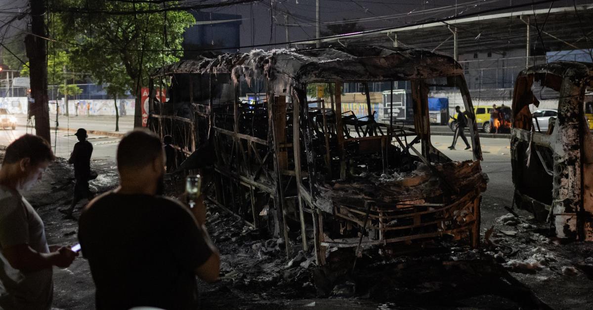 Deputados querem votar com urgência lei contra milícias e facções