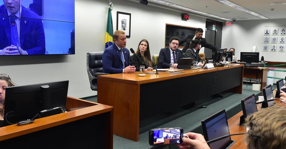 Especialistas sugerem melhorias em projeto sobre crianças na internet