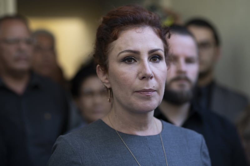 Parlamentar diz sofrer de problemas graves de saúde e nega participação no ataque hacker.