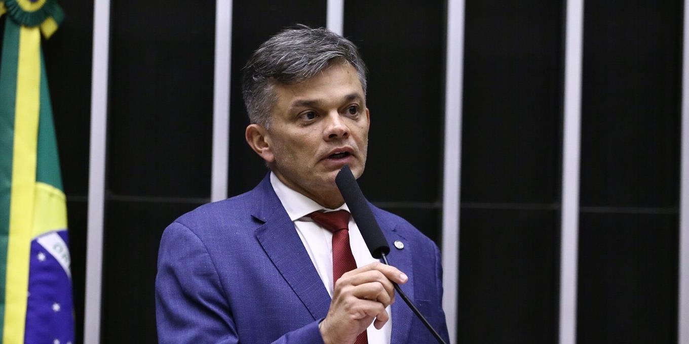 Faixa atual do IR é covardia com o trabalhador, diz Dimas Gadelha