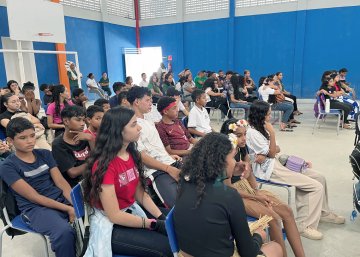 Adolescentes acompanharam a palestra atentamente