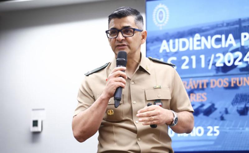 Almyr Costa dos Santos, chefe da Diretoria de Contabilidade do Exército, diz que o montante dos fundos é irrisório para pagarmento de dívida pública.