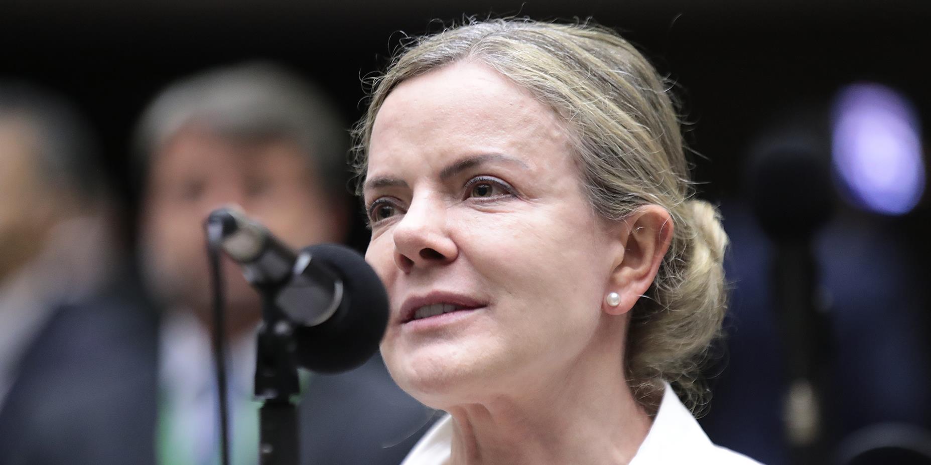 Gleisi repudia senadores que hostilizaram Marina Silva em comissão