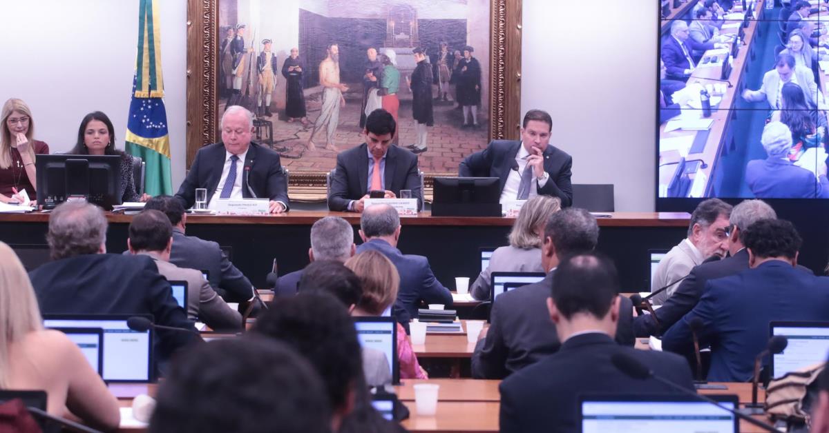 Governistas apoiaram sustação da ação contra Ramagem; veja lista