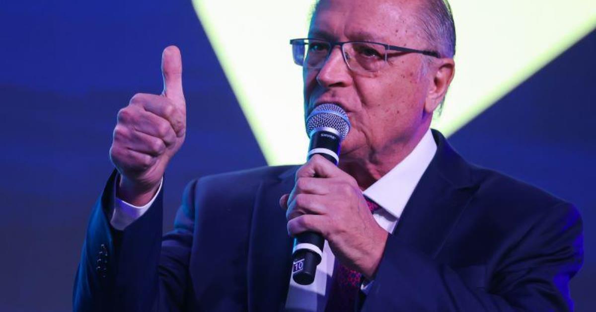 Governo vai enviar Alckmin à posse do novo papa
