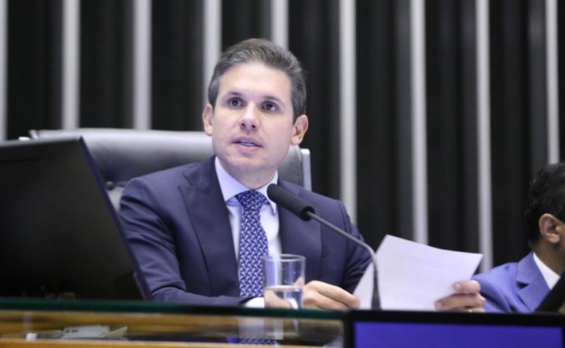 O presidente da Câmara, Hugo Motta (Republicanos-PB) durante o evento de 65 anos da Confederação Nacional de Dirigentes Lojistas.