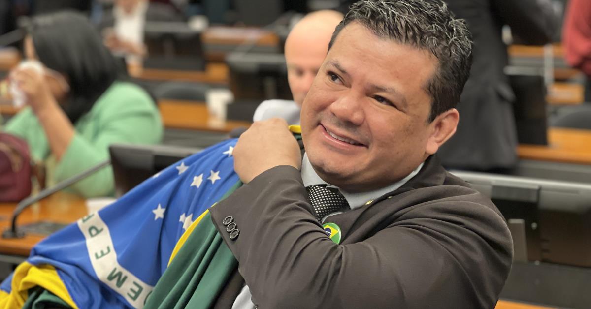 Hugo Motta oficializa suspensão de Gilvan da Federal