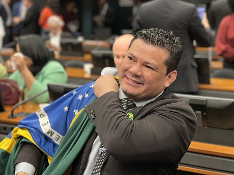 Gilvan da Federal ficará sem salário no período em que estiver afastado