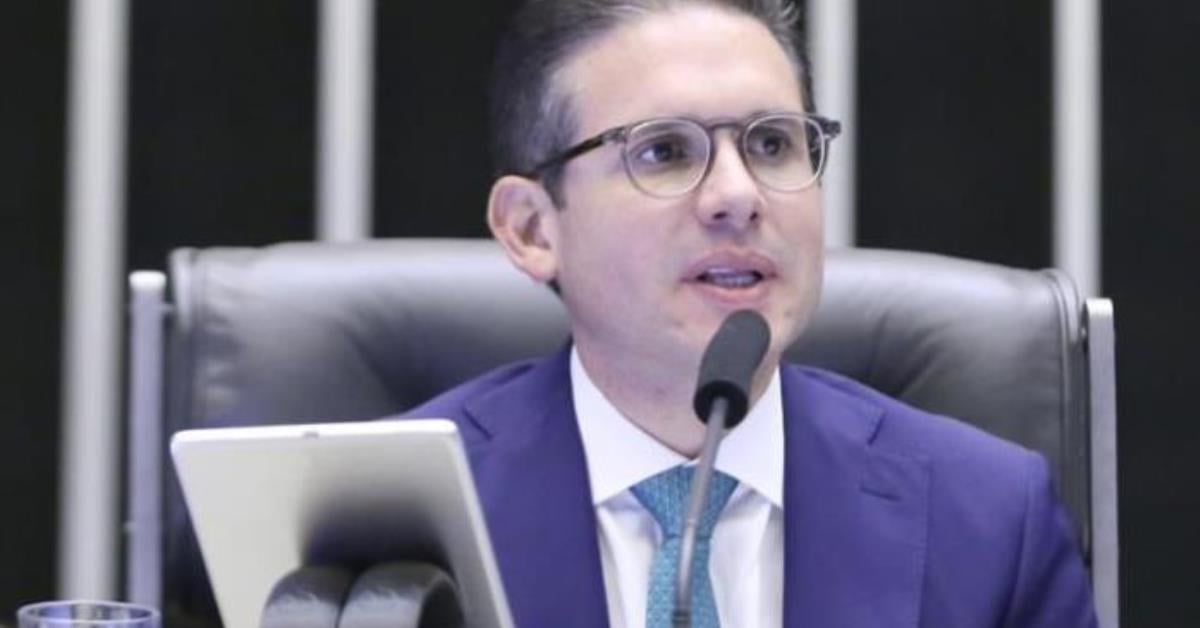 Hugo Motta solicita suspensão imediata de IOF sobre risco sacado