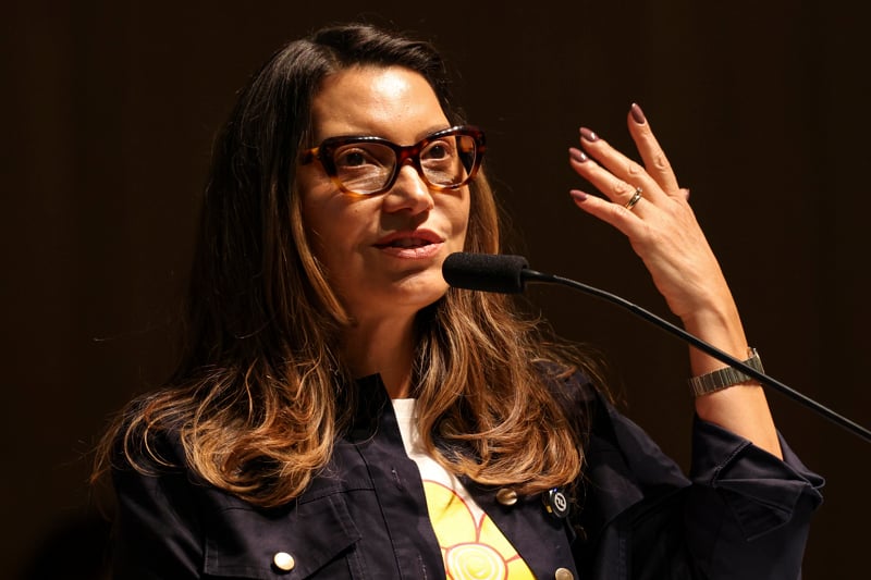 Janja reafirma posição em defesa da regulamentação das redes e diz que não se calará diante do tema.