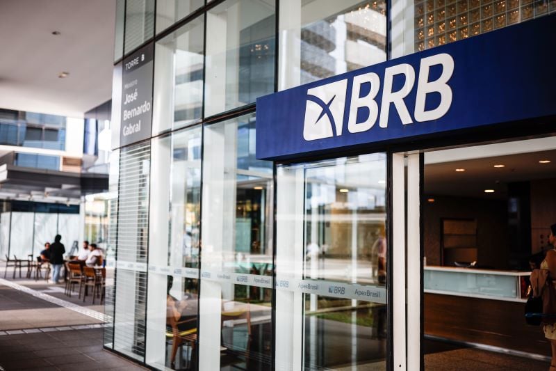 Fachada de agência do BRB, em Brasília. O banco está impedido de impedido de assinar a compra do Master em definitivo antes de obter autorização acionária e legislativa.