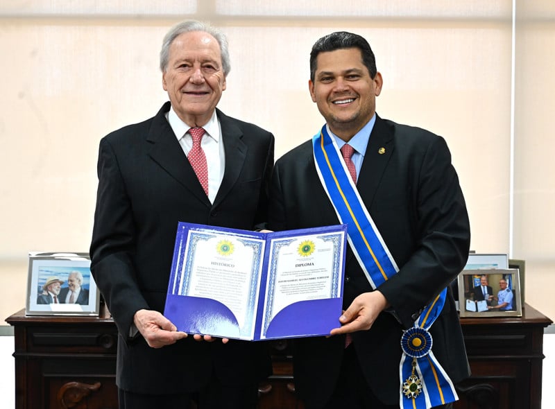 Entrega da Medalha da Ordem do Mérito para o senador Davi Alcolumbre.