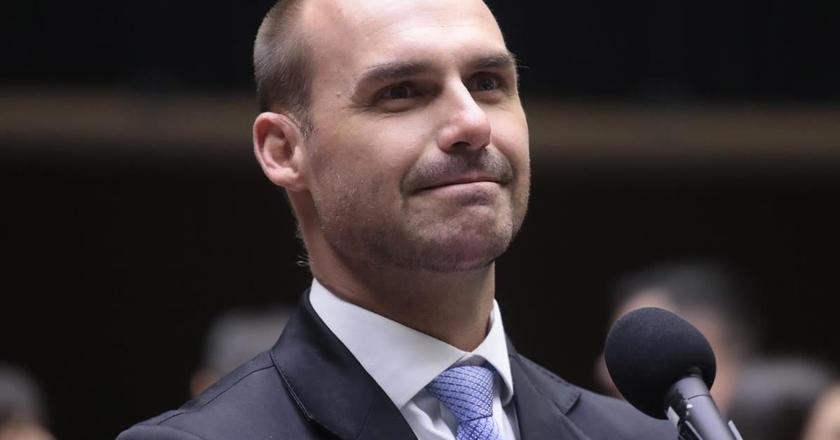 Lindbergh pede cassação de Eduardo Bolsonaro ao Conselho de Ética