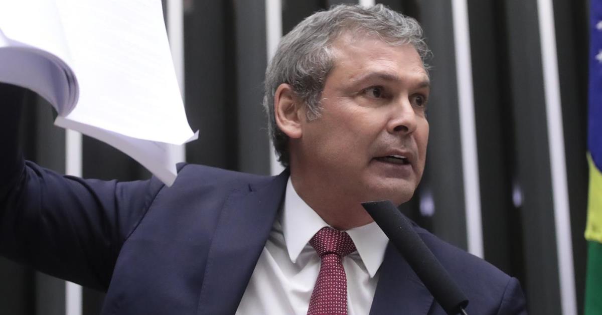 Lindbergh representará contra Eduardo Bolsonaro no Conselho de Ética