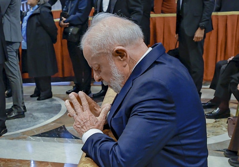 O presidente Lula esteve no velório de Francisco no final de abril.