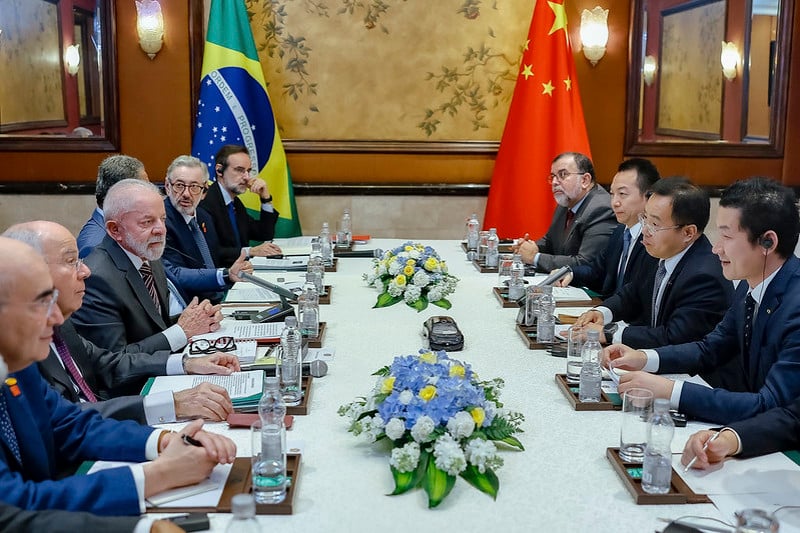 Lula em encontro com CEOs chineses: busca de parceria estratégica