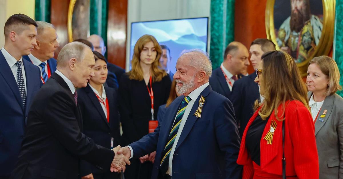 Lula se reúne com Putin e defende parceria com a Rússia