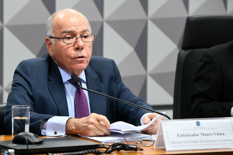 O ministro das Relações Exteriores, Mauro Vieira, em sessão da Comissão de Relações Exteriores do Senado.