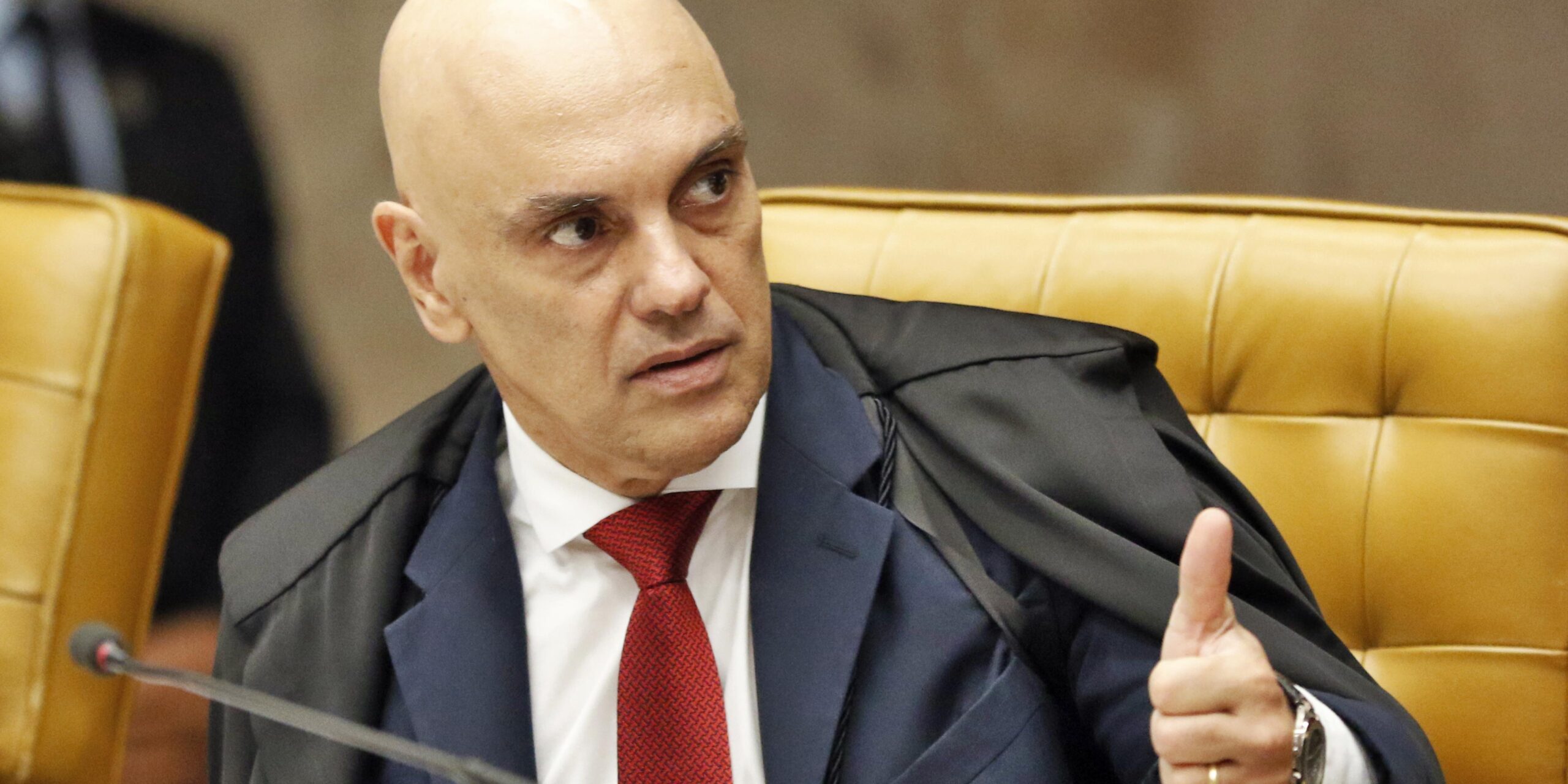 Moraes retira sigilo de inquérito contra Eduardo Bolsonaro