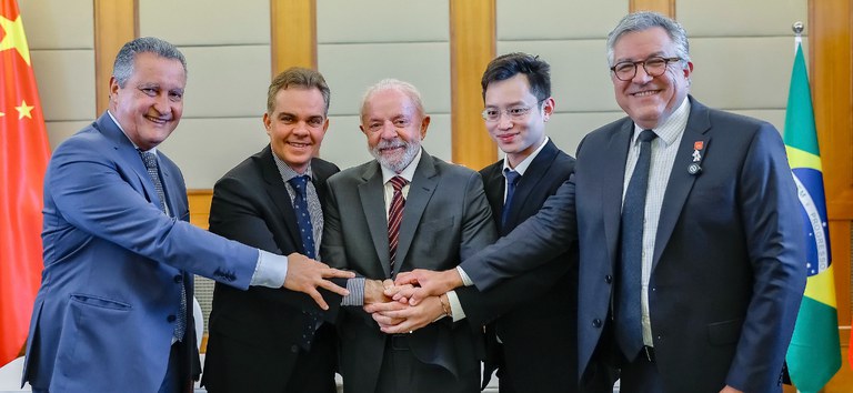 Na China, Ministro da Saúde acompanha assinatura de acordos bilaterais sobre vacinas, medicamentos e equipamentos