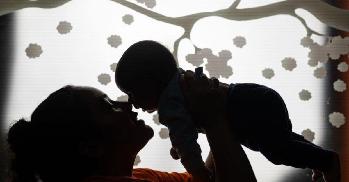 Nascimentos caem pelo 5º ano seguido; mães têm filhos mais tarde