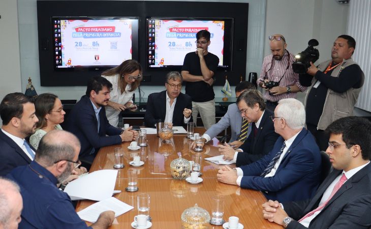 Pacto que garante funcionamento de 120 leitos do Hospital Padre Zé é assinado