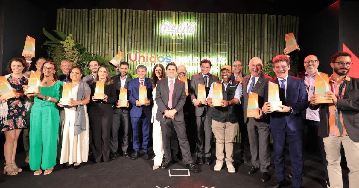 Parlamentares são homenageados em evento da Coca-Cola