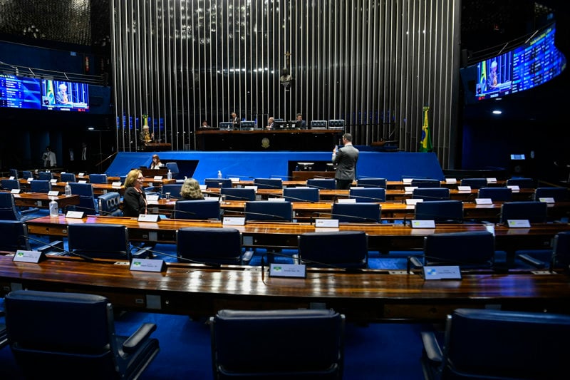 O projeto é um antigo motivo de controvérsia entre parlamentares favoráveis à desburocratização e defensores de maior controle ambiental.