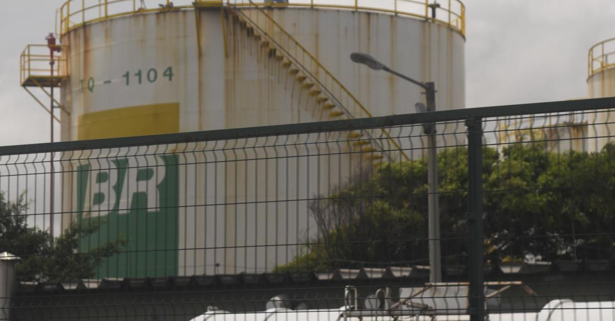Petrobras reduz preço do diesel para R$ 3,27 por litro