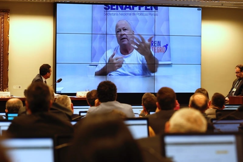 A Procuradoria pede ainda perda de cargo público de todos os réus e indenização às famílias das vítimas.