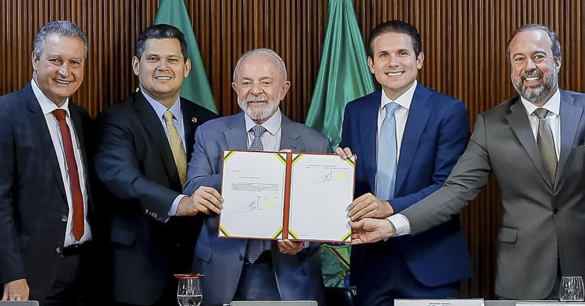 Presidente Lula assina MP da reforma do setor elétrico