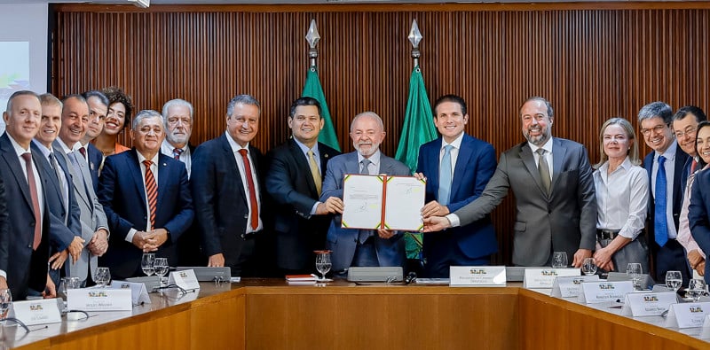 Proposta entra em vigor logo após a publicação, mas depende de aprovação do Congresso para se tornar lei.