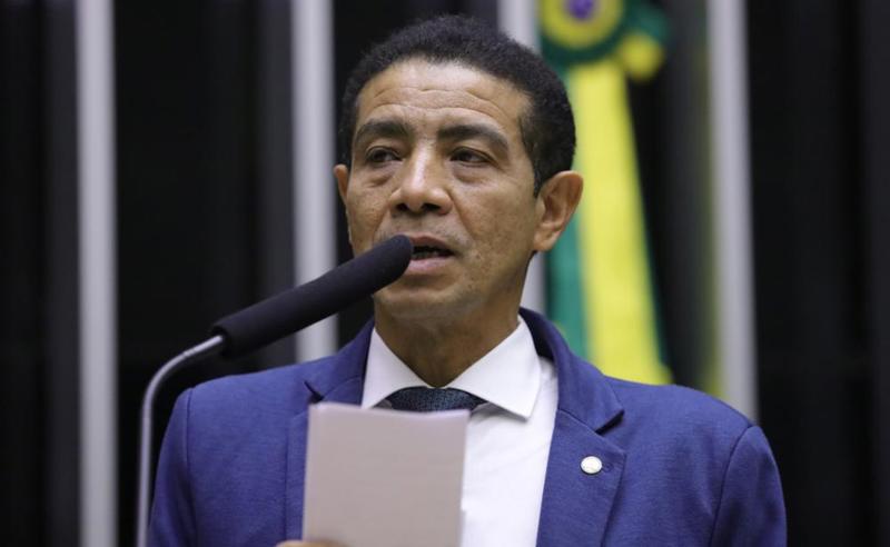 O deputado Pastor Gil (PL-MA) é o autor do projeto de lei.