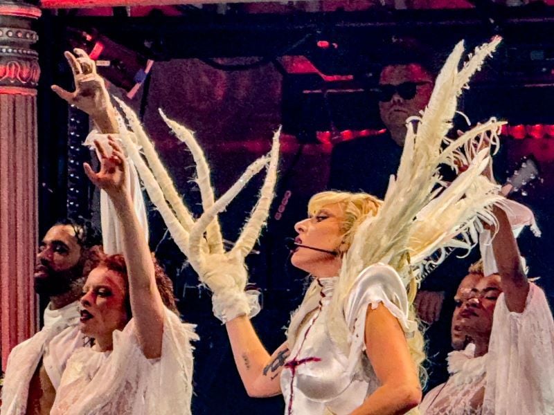 A cantora Lady Gaga no show em Copacabana, no Rio: críticas ao tamanho da área VIP motivaram projeto na Alerj.