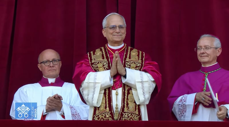 Leão XIV fez seu primeiro pronunciamento da sacada da Basílica de São Pedro