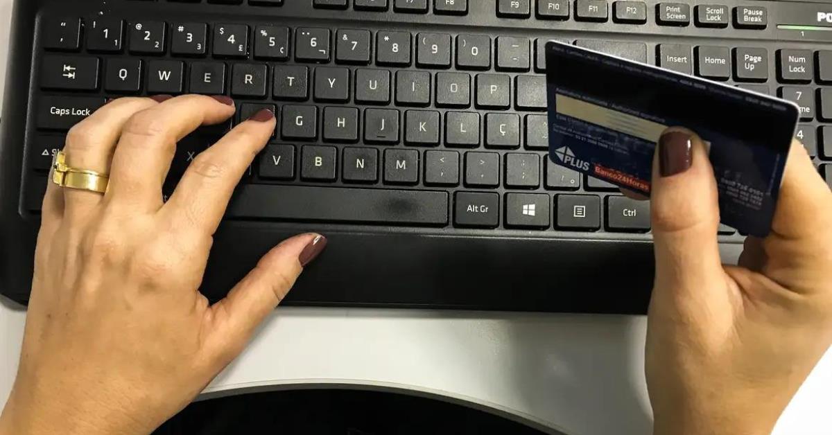 Senado analisa regras contra venda de produto ilegal na internet