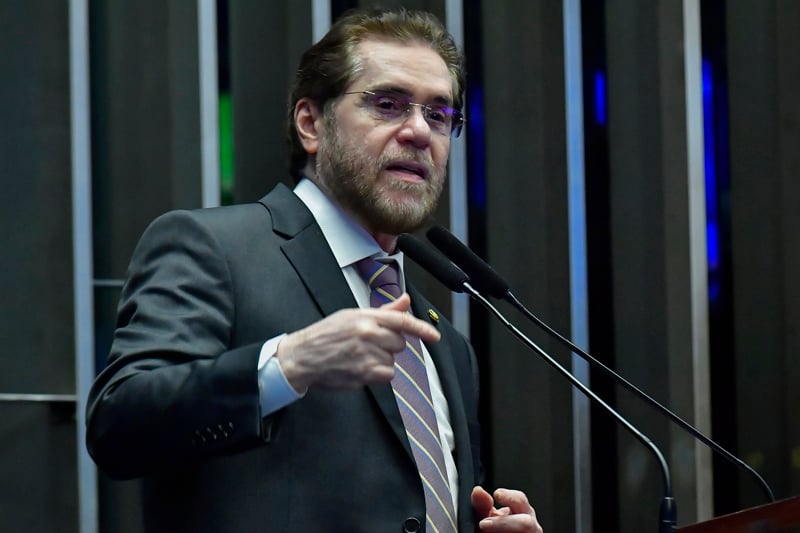 Senador Plínio Valério.