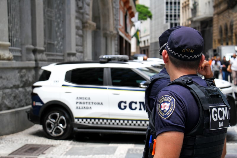 Guardas civis metropolitanos da cidade de São Paulo, atuando na região central da capital paulista.
