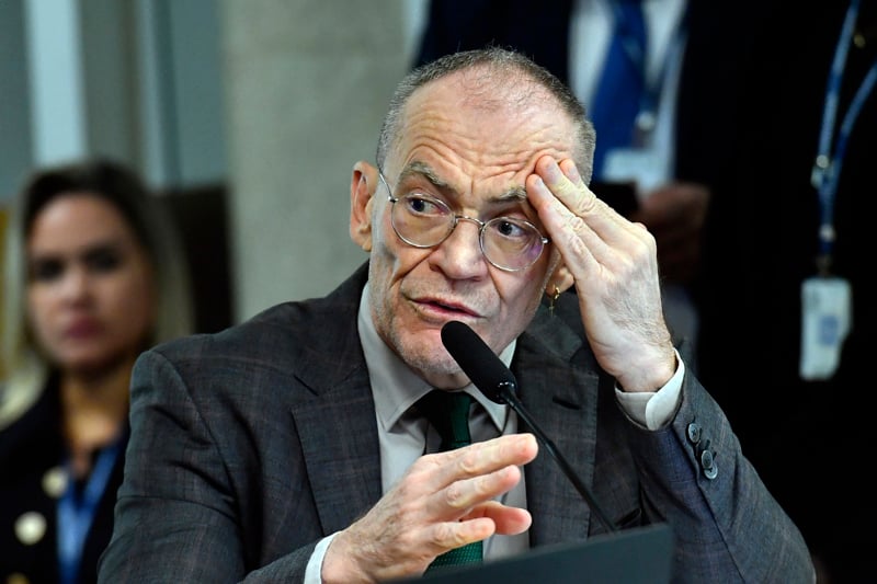 Senador Fabiano Contarato.