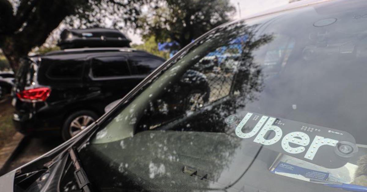 Setor de serviços cresce 0,3% em março, segundo o IBGE